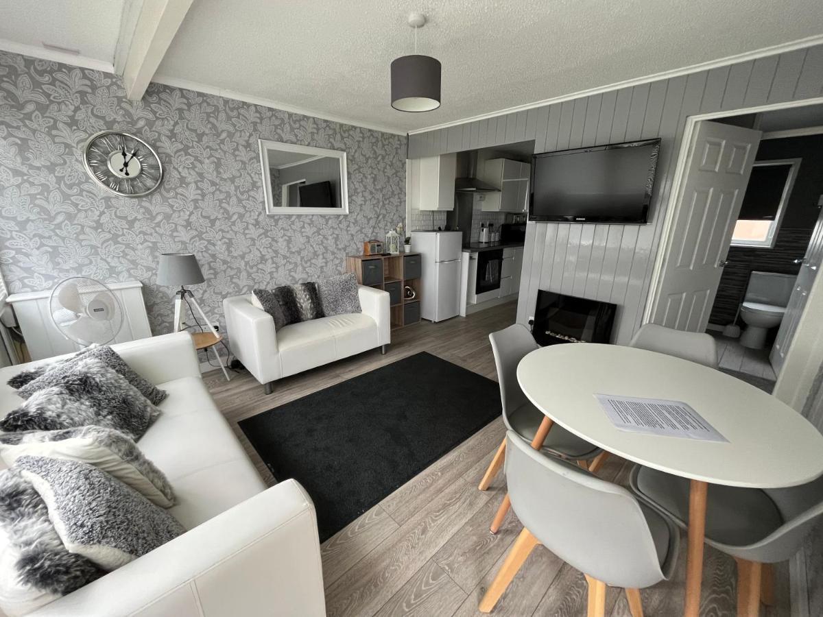 Holidayz, Chalet 58, Hemsby - Beautifully Presented Two Bed Chalet, Sleeps 4 With Free Wi-Fi Plus Pet Friendly Exteriör bild